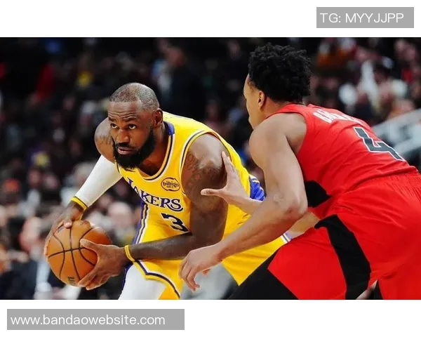 八村塁绝杀瞬间詹姆斯与湖人队员热烈庆祝场面温馨感人 八村塁绝杀瞬间詹姆斯与湖人队员热烈庆祝场面温馨感人