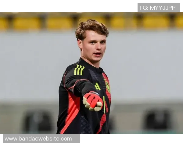 乌尔比希强调战胜科隆是首要目标不愿评论诺伊尔续约问题 乌尔比希强调战胜科隆是首要目标不愿评论诺伊尔续约问题