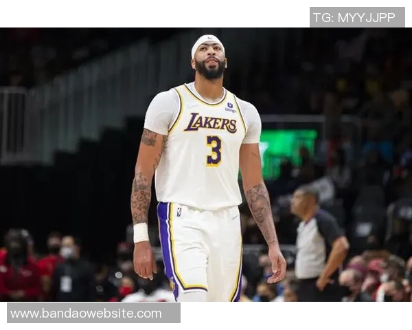 小腿轻微拉伤影响出战计划戴维斯本周将重新评估伤情 小腿轻微拉伤影响出战计划戴维斯本周将重新评估伤情